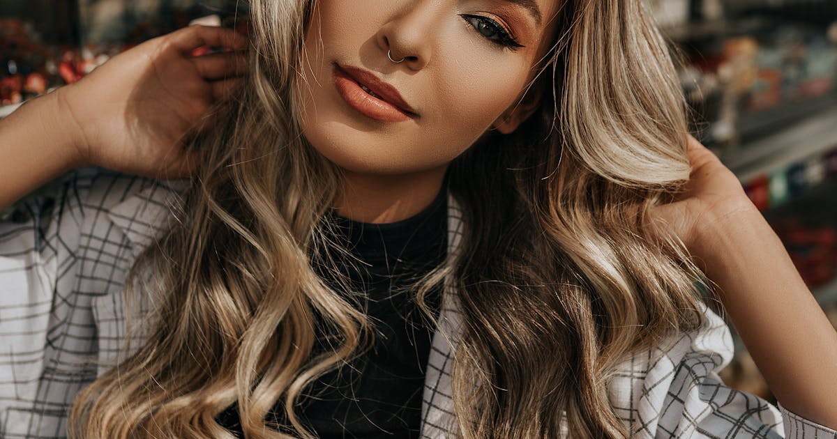 Balayage vs Highlights — What to Ask Your Stylist